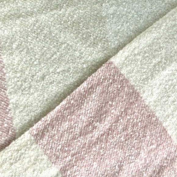 Brand new GENTLE FAWN scarf - Beautiful and super soft - Picture 4 of 5